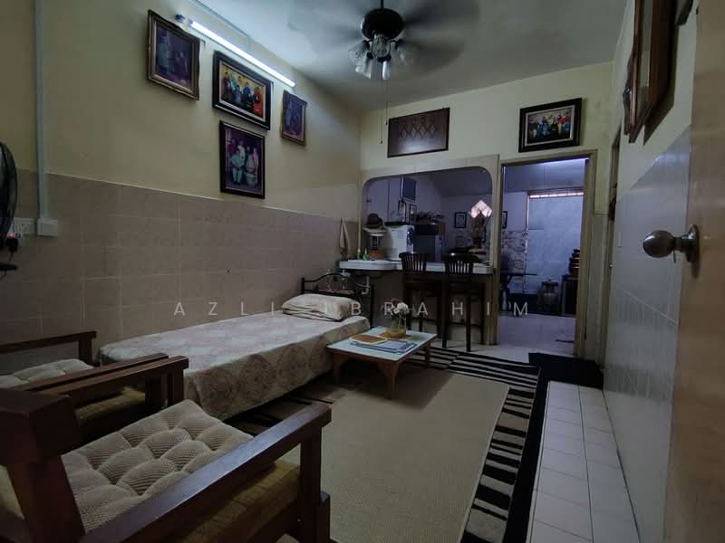2-storey Terraced House for Sale in Bandar Tun Hussein Onn (Cheras) - Azli Ibrahim - Living Room - PropertyGuru.com.my