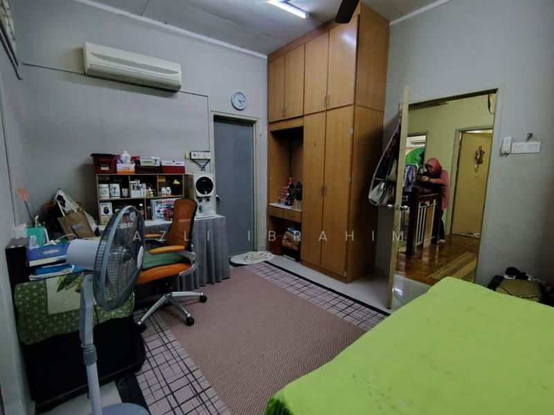2-storey Terraced House for Sale in Bandar Tun Hussein Onn (Cheras) - Azli Ibrahim - Bedroom - PropertyGuru.com.my