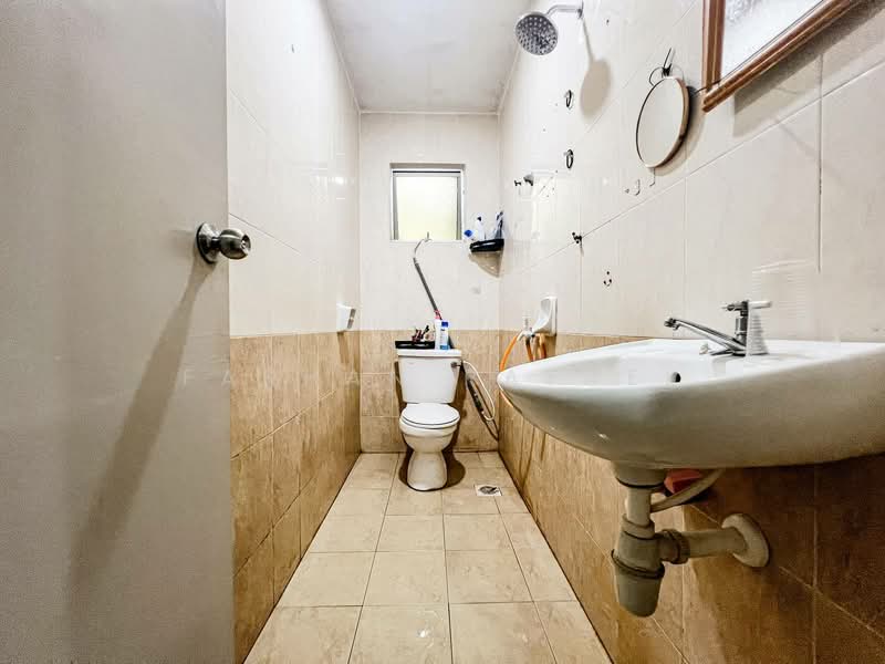 Rumah Berkembar untuk Dijual di Telok Panglima Garang (Selangor) - Farhan Rafael - Bathroom - PropertyGuru.com.my