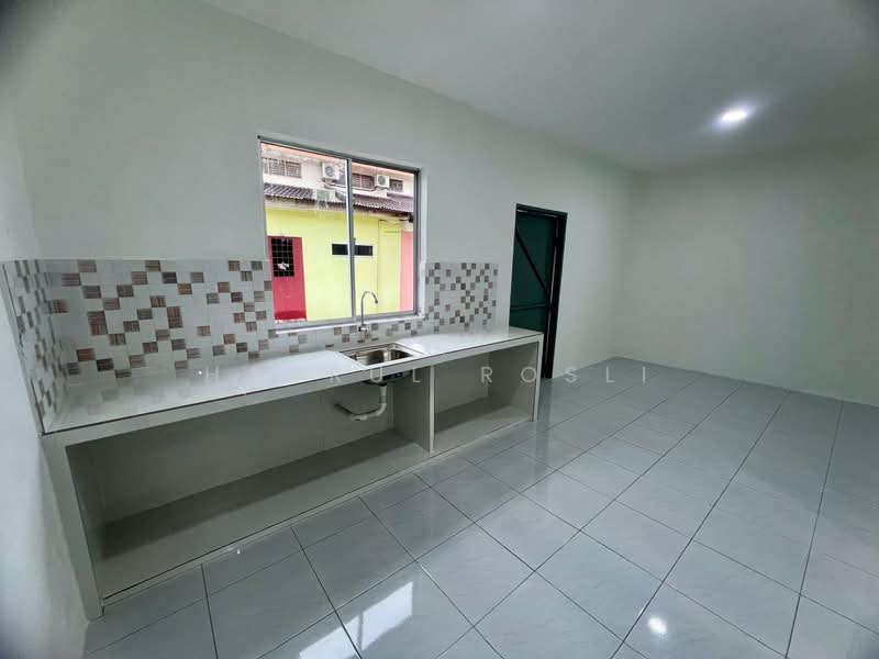 1-storey Terraced House for Sale in Taman Damai (Padang Serai) - Hasrul Rosli - Kitchen - PropertyGuru.com.my