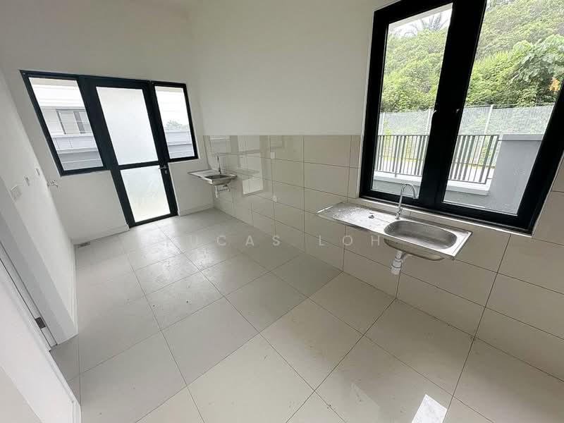 2-storey Terraced House for Sale in Sungai Buloh (Selangor) - Lucas Loh - Kitchen - PropertyGuru.com.my