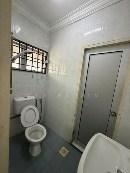 Rumah Teres 2-Tingkat untuk Disewa di Taman Putri Kulai (Kulai) - Elaine Sim - Bathroom - PropertyGuru.com.my