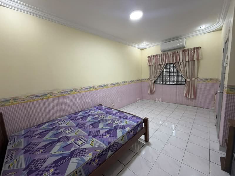 Rumah Teres 2-Tingkat untuk Disewa di Taman Putri Kulai (Kulai) - Elaine Sim - Bedroom - PropertyGuru.com.my