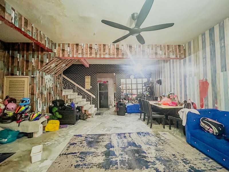 Rumah Teres 2-Tingkat untuk Dijual di Taman Desa Mewah (Semenyih) - Azli Ibrahim - Living Room - PropertyGuru.com.my