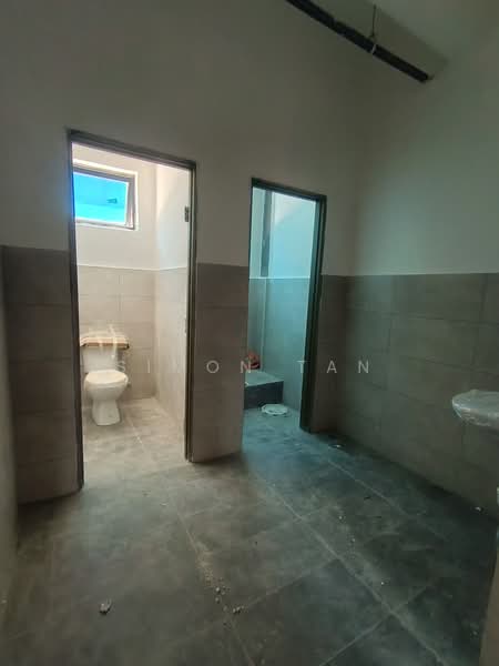 Detached Factory for Rent in Sungai Kapar Indah Industrial Park (Kapar) - Simon Tan - Bathroom - PropertyGuru.com.my