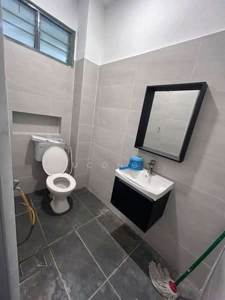 Rumah Teres 2-Tingkat untuk Dijual di Taman Perling (Perling) - Yucong . - Bathroom - PropertyGuru.com.my