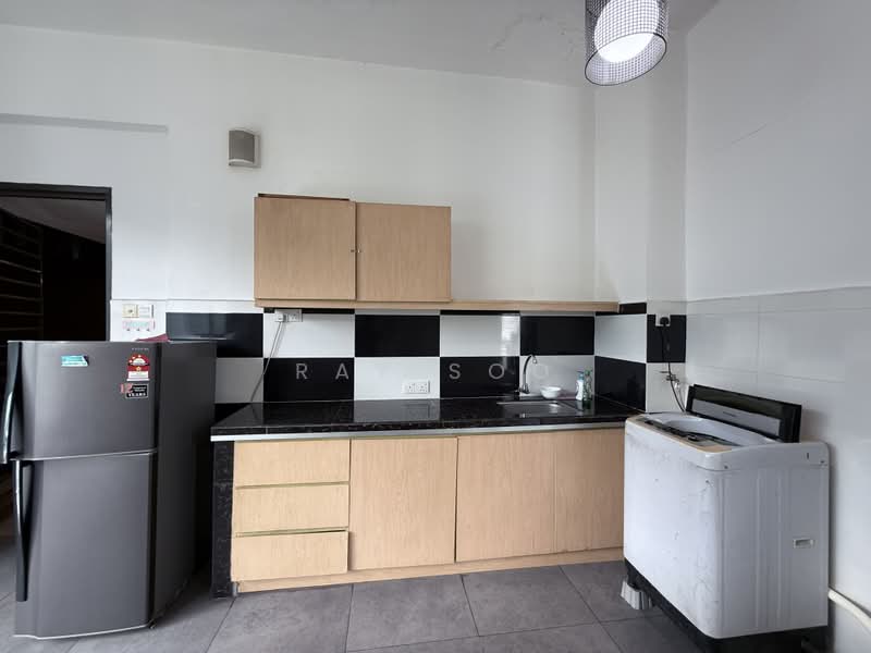 Condominium for Rent at Empire Damansara (Empire SOHO 2) - Ray Soo - Kitchen - PropertyGuru.com.my