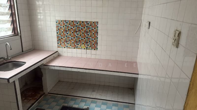 2-storey Terraced House for Sale in Taman Gembira (Tampoi) - Melinda Ee - Kitchen - PropertyGuru.com.my