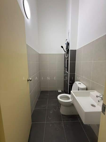 1-storey Terraced House for Rent in Bandar Putra (Kulai) - Elaine Sim - Bathroom - PropertyGuru.com.my