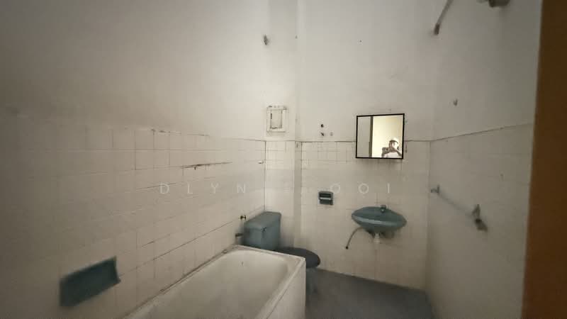 2-storey Terraced House for Sale in Taman Desa (Taman Desa) - Dlynie Ooi - Bathroom - PropertyGuru.com.my