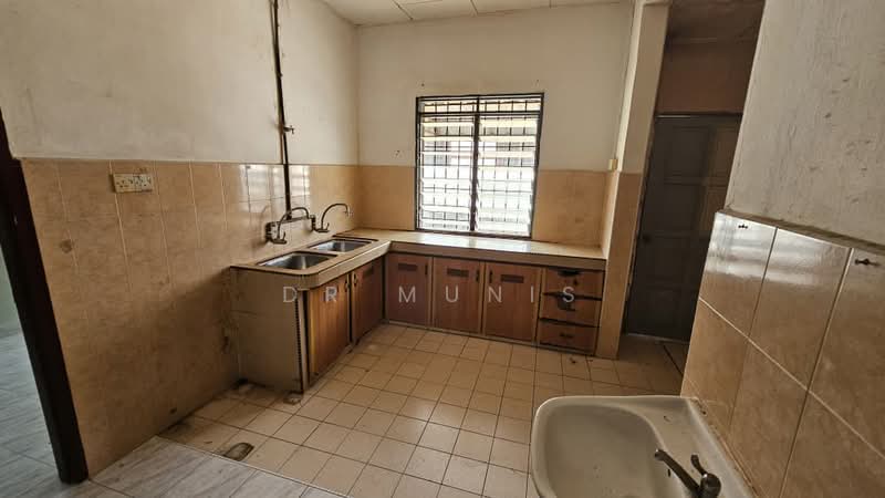 Terraced House for Sale in Bandar Behrang 2020 (Hulu Bernam Timor) - Dr Munis - Kitchen - PropertyGuru.com.my