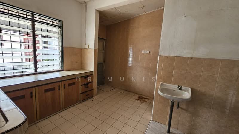 Terraced House for Sale in Bandar Behrang 2020 (Hulu Bernam Timor) - Dr Munis - Kitchen - PropertyGuru.com.my