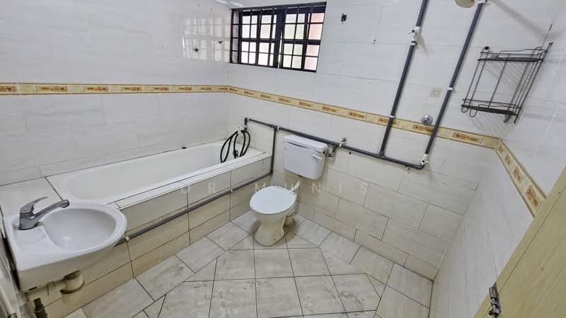 Terraced House for Sale in Bandar Behrang 2020 (Hulu Bernam Timor) - Dr Munis - Bathroom - PropertyGuru.com.my