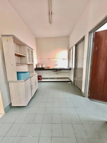 Rumah Teres 2-Tingkat untuk Dijual di Taman Puncak Jalil (Seri Kembangan) - Hazeman Omar - Kitchen - PropertyGuru.com.my