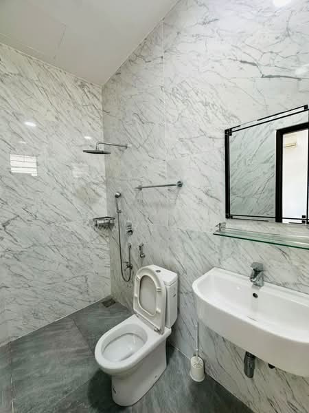 Rumah Kluster untuk Disewa di Taman Nong Chik (Johor Bahru) - Edward Siow - Bathroom - PropertyGuru.com.my