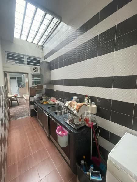 Cluster House for Sale in Bukit Indah (Iskandar Puteri (Nusajaya)) - Ee Fong Toh - Kitchen - PropertyGuru.com.my