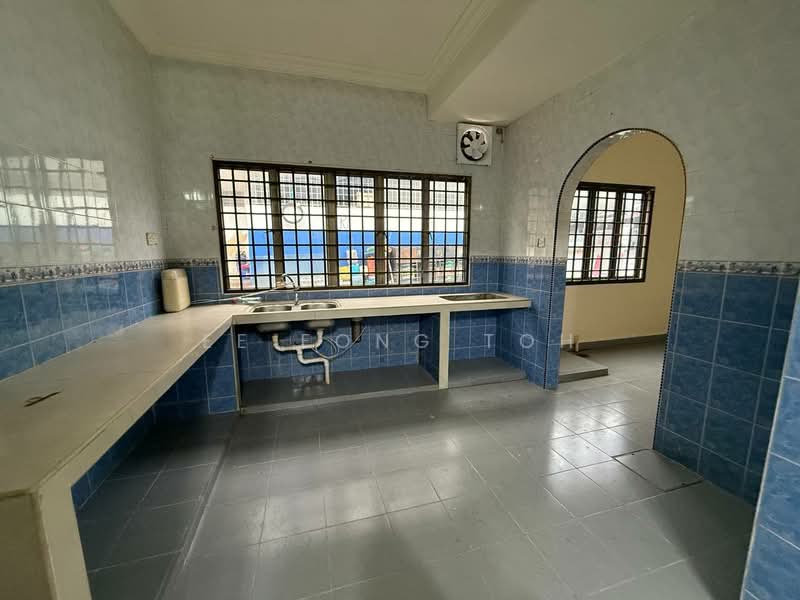 Rumah Teres 2-Tingkat untuk Dijual di Taman Ungku Tun Aminah (Skudai) - Ee Fong Toh - Kitchen - PropertyGuru.com.my
