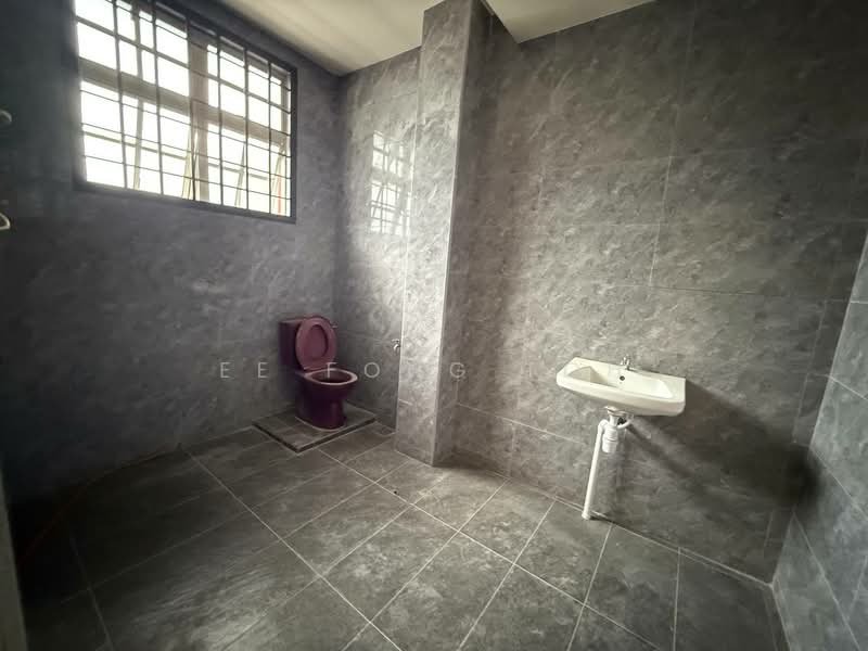 Rumah Teres 2-Tingkat untuk Dijual di Taman Ungku Tun Aminah (Skudai) - Ee Fong Toh - Bathroom - PropertyGuru.com.my
