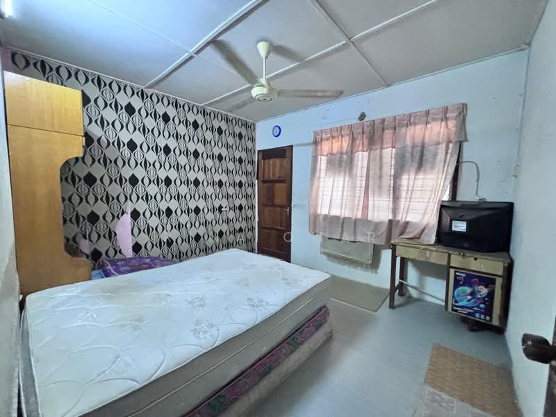 Rumah Teres 2-Tingkat untuk Dijual di Desa Perwira (Ipoh) - Rina Omar - Bedroom - PropertyGuru.com.my