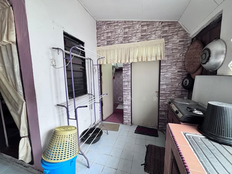 Rumah Teres 2-Tingkat untuk Dijual di Desa Perwira (Ipoh) - Rina Omar - Kitchen - PropertyGuru.com.my