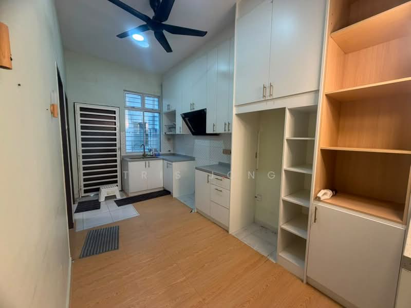 Rumah Teres 3-Tingkat untuk Dijual di Taman Kundang Jaya (Rawang) - Tris Jong - Kitchen - PropertyGuru.com.my
