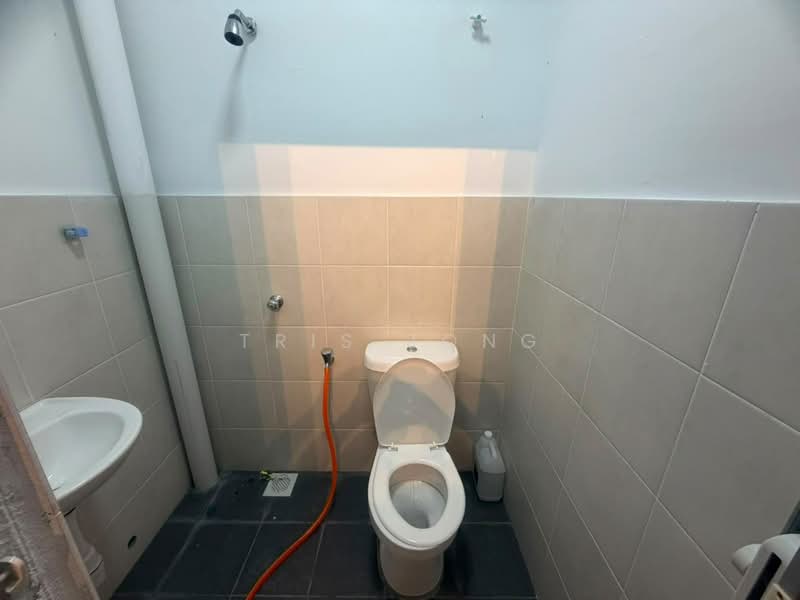 Rumah Teres 3-Tingkat untuk Dijual di Taman Kundang Jaya (Rawang) - Tris Jong - Bathroom - PropertyGuru.com.my