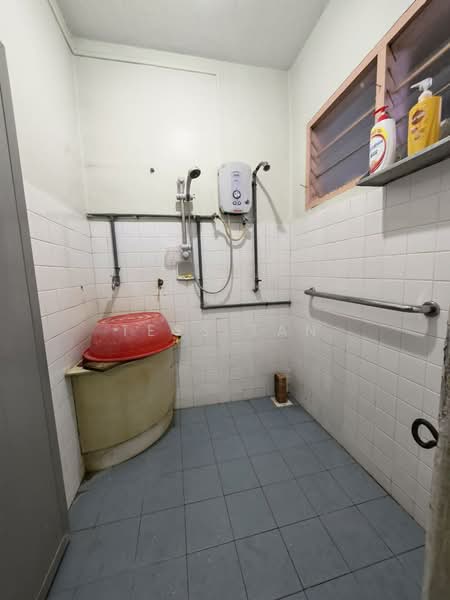 1-storey Terraced House for Sale in Kampung Lapan (Melaka City) - Tess Tan - Bathroom - PropertyGuru.com.my