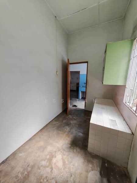 1-storey Terraced House for Sale in Kampung Lapan (Melaka City) - Tess Tan - Kitchen - PropertyGuru.com.my