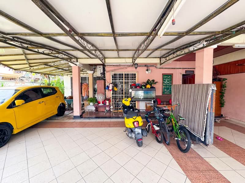 2-storey Terraced House for Sale in Batu Caves (Selangor) - Azli Ibrahim - Exterior - PropertyGuru.com.my