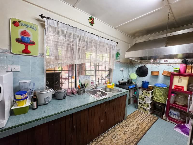 2-storey Terraced House for Sale in Batu Caves (Selangor) - Azli Ibrahim - Kitchen - PropertyGuru.com.my