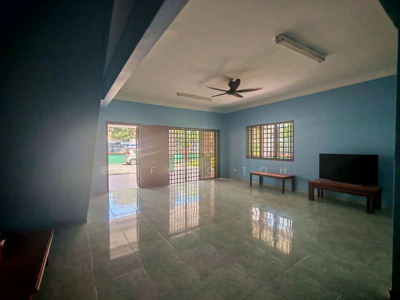 2-storey Terraced House for Sale in Bandar Baru Permas Jaya (Permas Jaya) - Ee Fong Toh - Living Room - PropertyGuru.com.my
