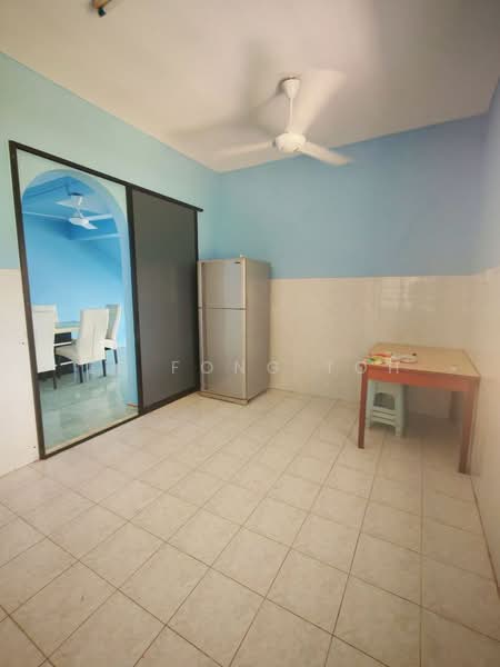 2-storey Terraced House for Sale in Bandar Baru Permas Jaya (Permas Jaya) - Ee Fong Toh - Kitchen - PropertyGuru.com.my
