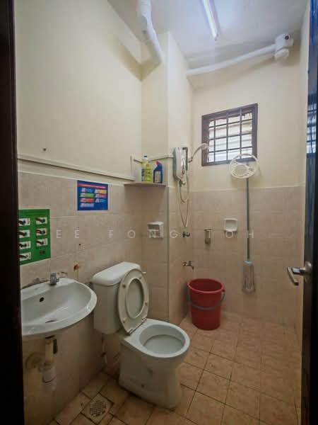 2-storey Terraced House for Sale in Bandar Baru Permas Jaya (Permas Jaya) - Ee Fong Toh - Bathroom - PropertyGuru.com.my