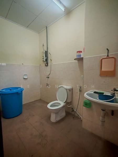 2-storey Terraced House for Sale in Bandar Baru Permas Jaya (Permas Jaya) - Ee Fong Toh - Bathroom - PropertyGuru.com.my