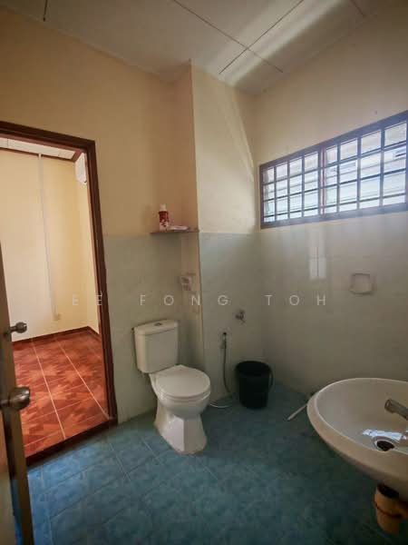 2-storey Terraced House for Sale in Bandar Baru Permas Jaya (Permas Jaya) - Ee Fong Toh - Bathroom - PropertyGuru.com.my