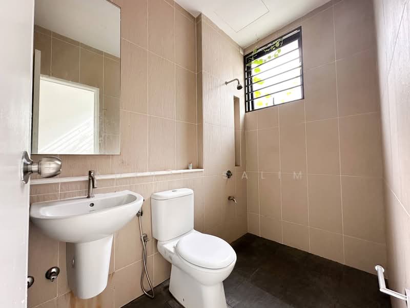 2-storey Terraced House for Sale in Shah Alam (Selangor) - Adibah Salim - Bathroom - PropertyGuru.com.my