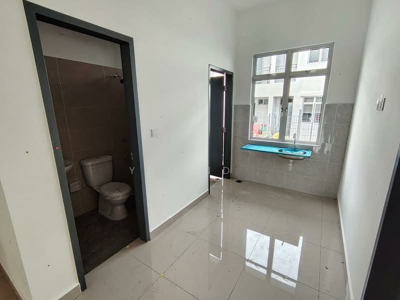 2-storey Terraced House for Sale in Bandar Dato Onn (Tebrau) - Yoland . - Bathroom - PropertyGuru.com.my