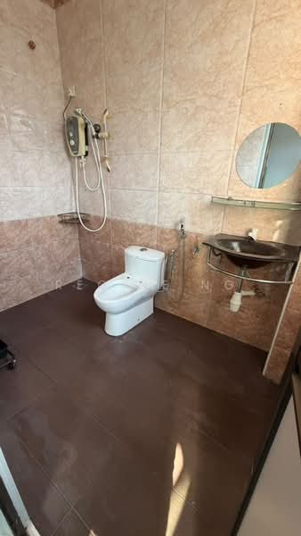 Terraced House for Rent in Taman Pulai Jaya (Kulai) - Regine Ng - Bathroom - PropertyGuru.com.my