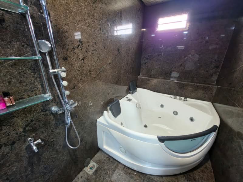 Semi-Detached House for Sale in Taman Sutera Utama (Skudai) - May Khoo - Bathroom - PropertyGuru.com.my