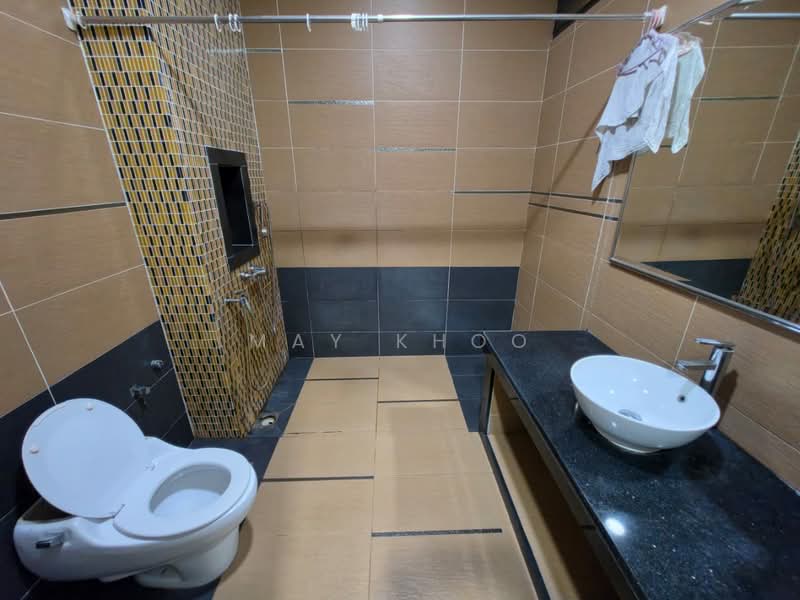 Semi-Detached House for Sale in Taman Sutera Utama (Skudai) - May Khoo - Bathroom - PropertyGuru.com.my