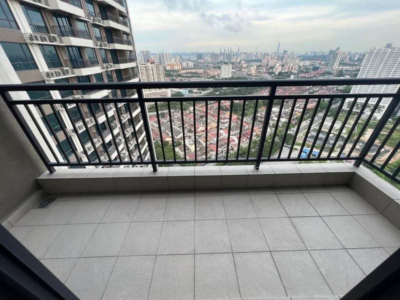 Kediaman Servis untuk Dijual di Aradia Residence @ Lake City KL North - Jason Chen - Balcony - PropertyGuru.com.my