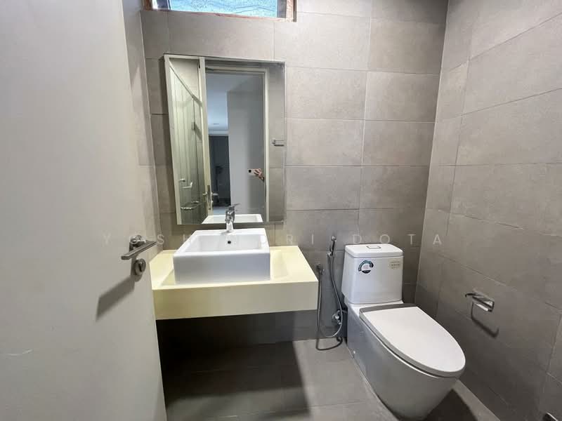 Kondominium untuk Disewa di Vivo Residential Suites - Yoshinori Dota - Bathroom - PropertyGuru.com.my