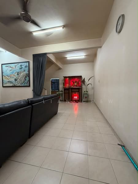 Rumah Teres 2-Tingkat untuk Dijual di Taman Desa Cemerlang (Ulu Tiram) - Li Lian Chew - Living Room - PropertyGuru.com.my