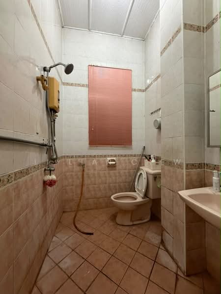 Rumah Teres 2-Tingkat untuk Dijual di Taman Desa Cemerlang (Ulu Tiram) - Li Lian Chew - Bathroom - PropertyGuru.com.my
