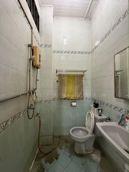 Rumah Teres 2-Tingkat untuk Dijual di Taman Desa Cemerlang (Ulu Tiram) - Li Lian Chew - Bathroom - PropertyGuru.com.my