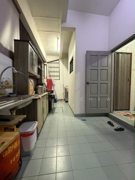 Rumah Teres 2-Tingkat untuk Dijual di Taman Desa Cemerlang (Ulu Tiram) - Li Lian Chew - Kitchen - PropertyGuru.com.my