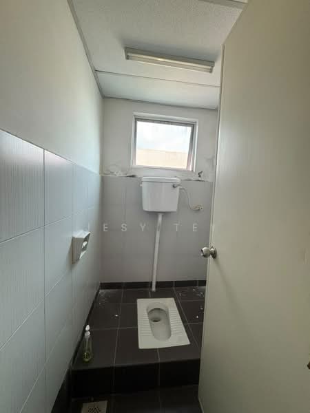 Shop / Office untuk Disewa di Taman Molek (Johor Bahru) - Jesy Tey - Bathroom - PropertyGuru.com.my