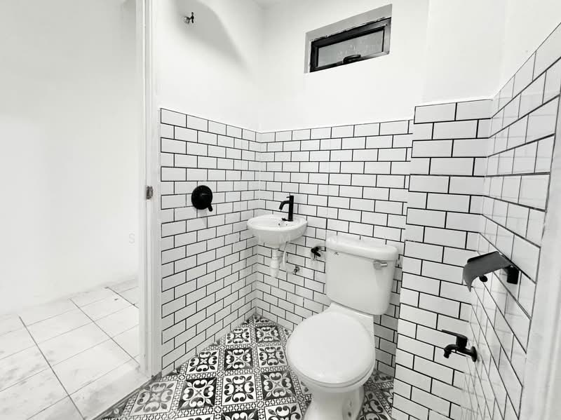 Terraced House for Sale in Bandar Putra Permai (Seri Kembangan) - Syahrim Naim - Bathroom - PropertyGuru.com.my