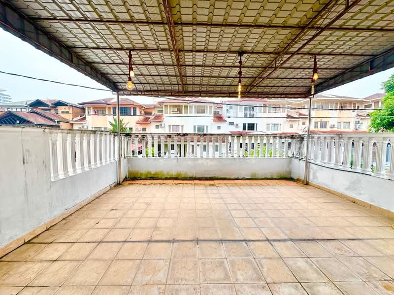 Terraced House for Sale in Bandar Putra Permai (Seri Kembangan) - Syahrim Naim - Balcony - PropertyGuru.com.my