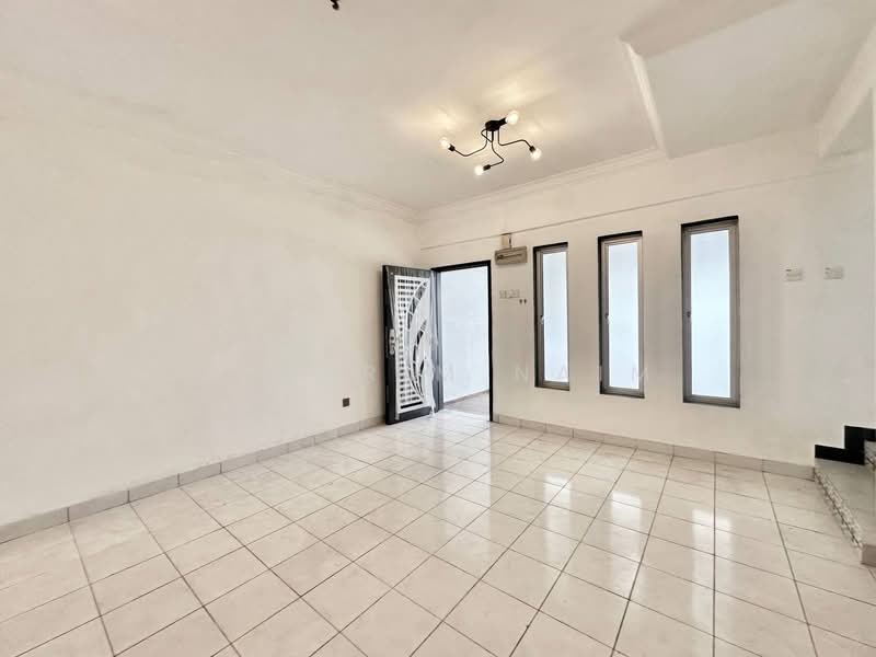 Terraced House for Sale in Bandar Putra Permai (Seri Kembangan) - Syahrim Naim - Living Room - PropertyGuru.com.my